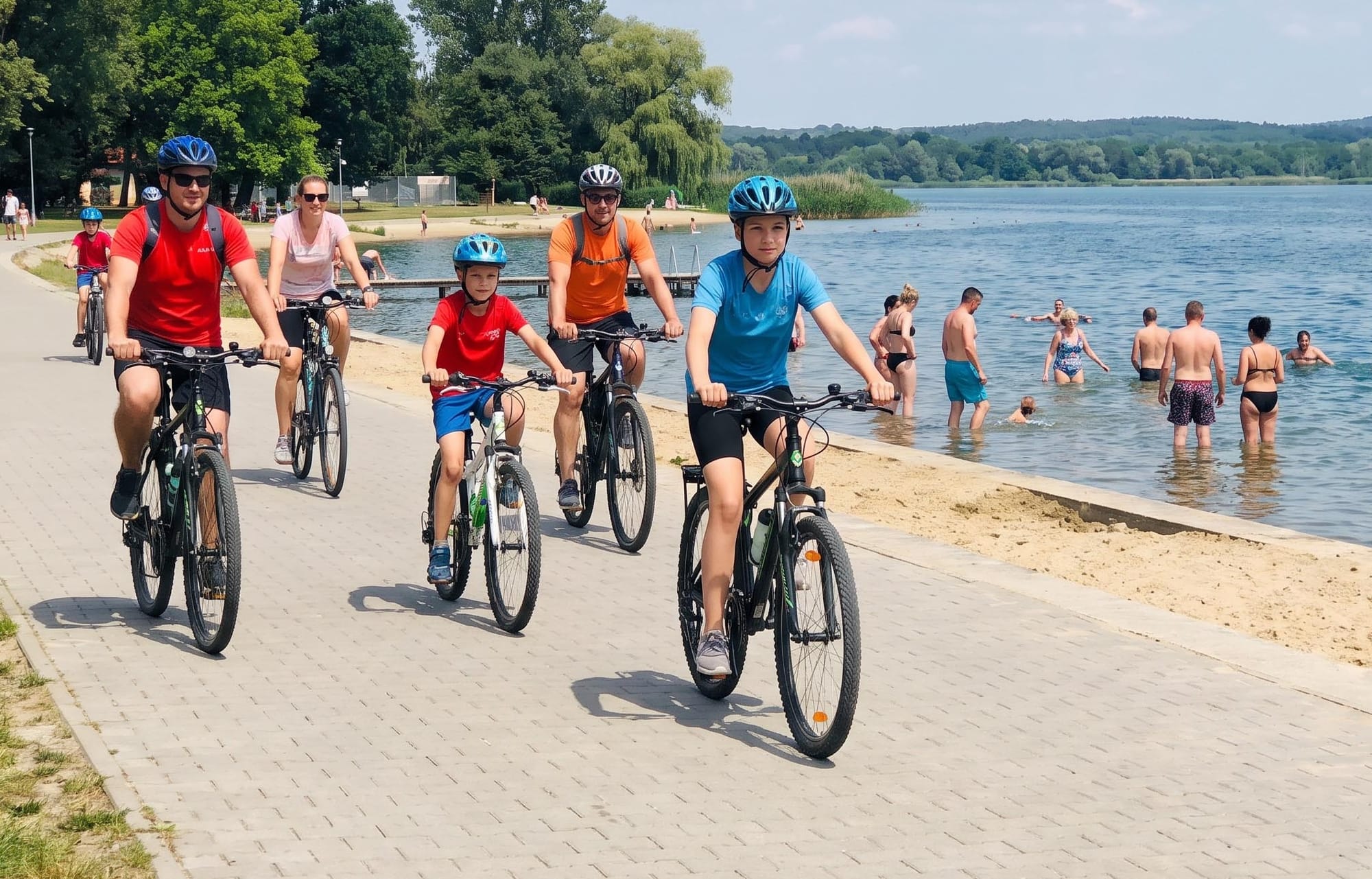 Aktiv und schmerzfrei durch den Sommer: Bewegungs- und Fitnesstipps für jedes Alter und Fitnesslevel